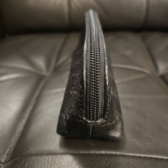 ❌SOLD❌Authentic Gucci Classic GG Logo Embossed Leather Travel Cosmetic Pouch - Picture 4 of 6